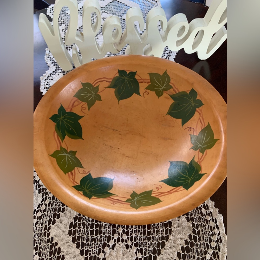 VINTAGE MUNISING hand painted Green Ivy 11” wooden Serving Bowl